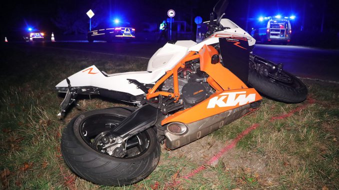 26.10.2019 (RH191026-02) Bannewitz - VU Motorrad kollidierte mit entgegenkommenden Streifenwagen - 1 Verletzter